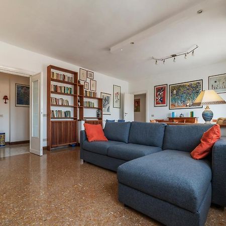 Roomy And Bright Apartment With Terrace Róma Kültér fotó