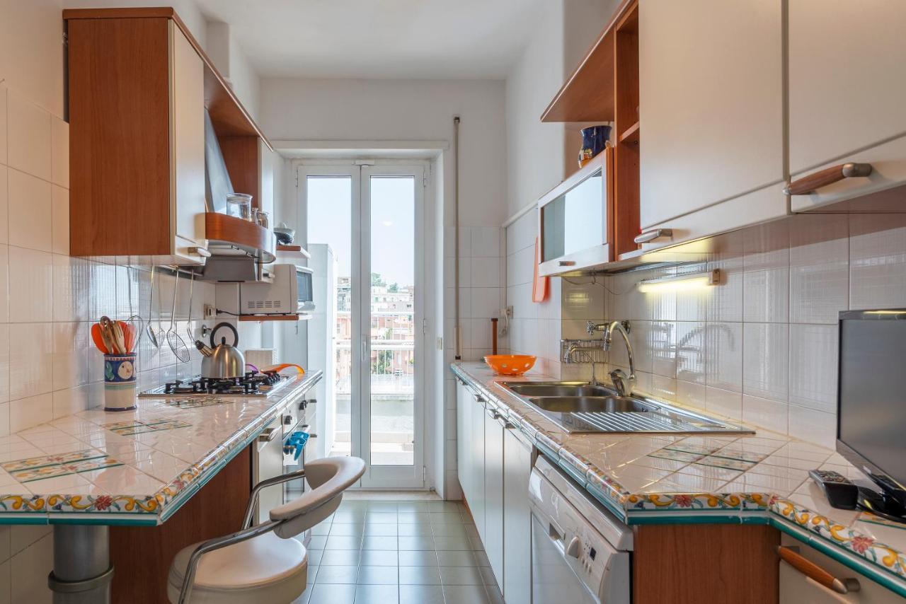 Roomy And Bright Apartment With Terrace Róma Kültér fotó