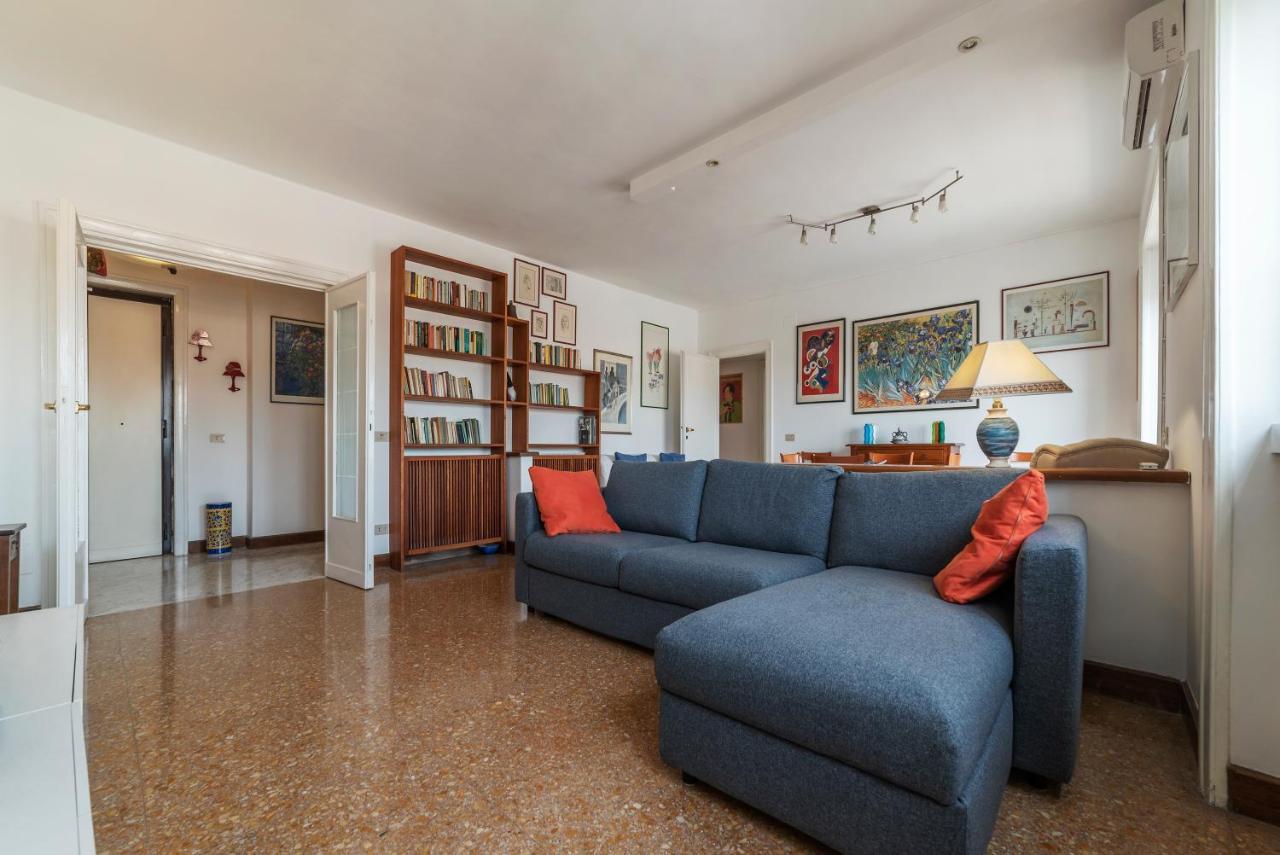 Roomy And Bright Apartment With Terrace Róma Kültér fotó
