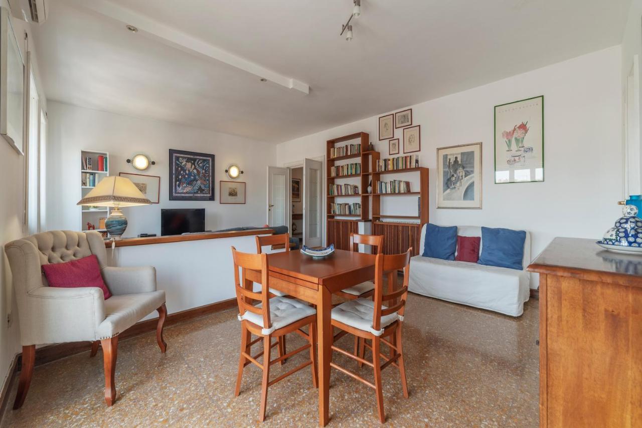 Roomy And Bright Apartment With Terrace Róma Kültér fotó