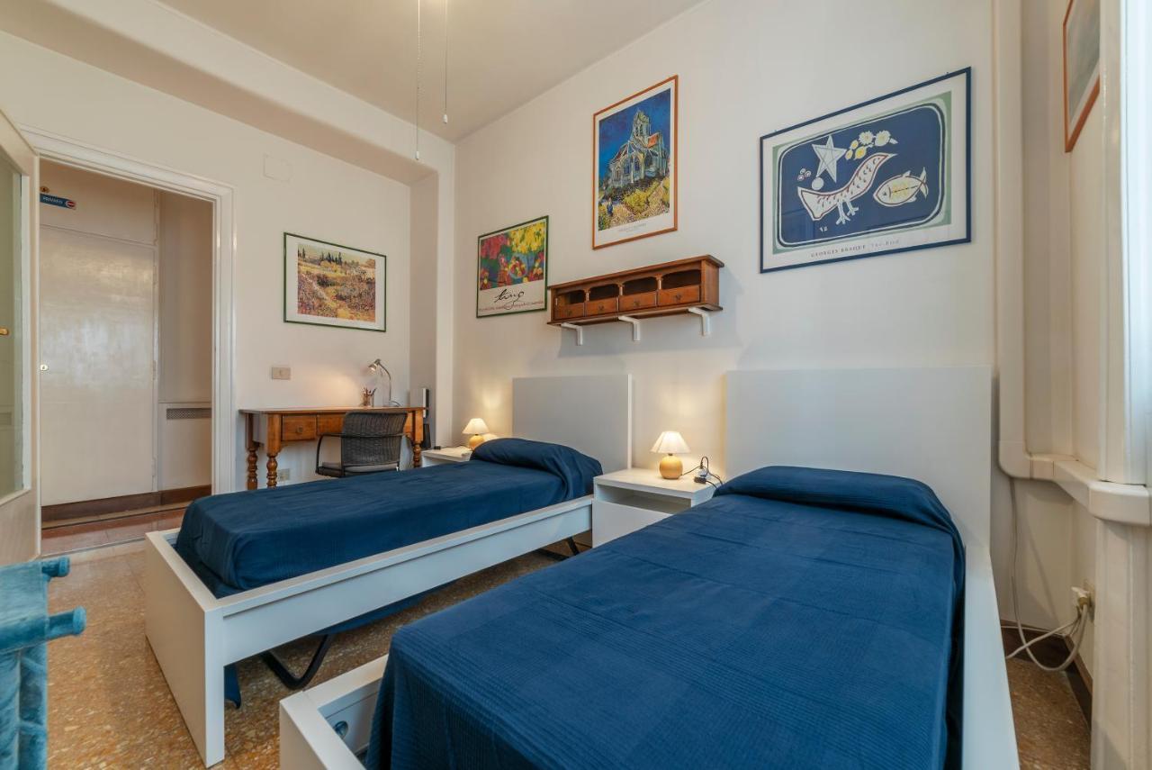 Roomy And Bright Apartment With Terrace Róma Kültér fotó