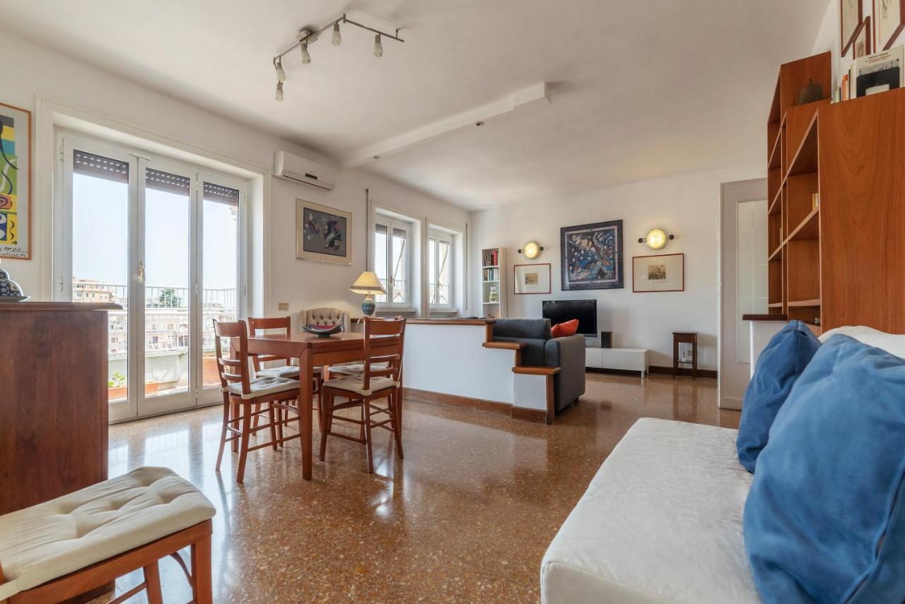 Roomy And Bright Apartment With Terrace Róma Kültér fotó