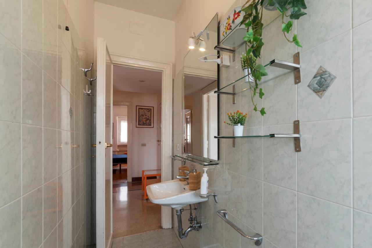 Roomy And Bright Apartment With Terrace Róma Kültér fotó