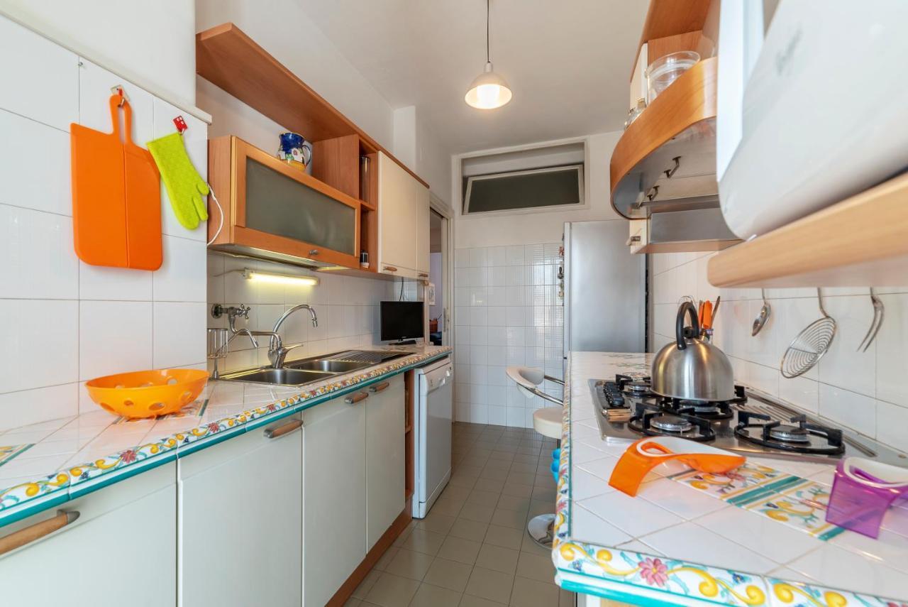 Roomy And Bright Apartment With Terrace Róma Kültér fotó