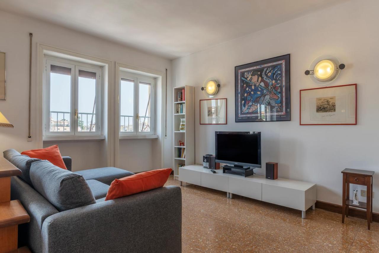 Roomy And Bright Apartment With Terrace Róma Kültér fotó