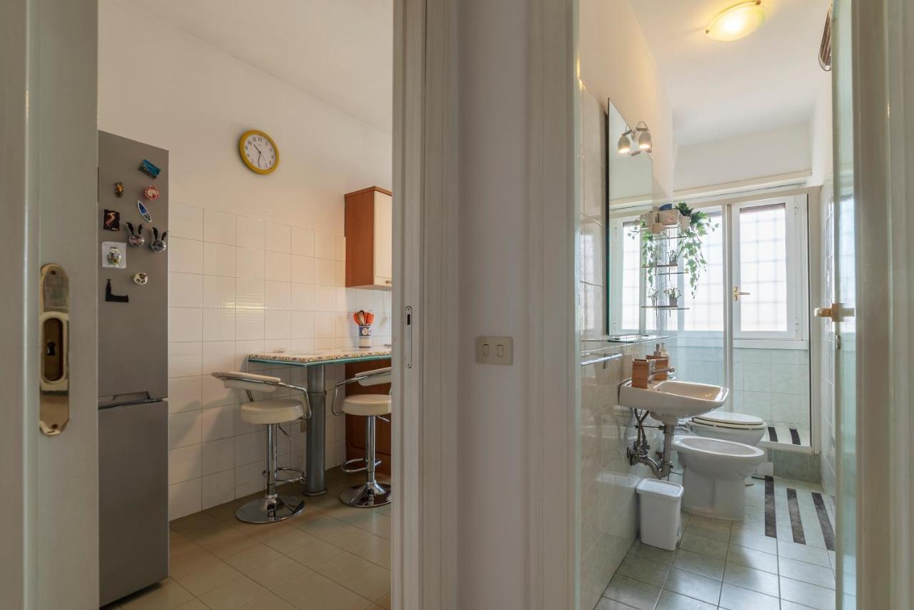Roomy And Bright Apartment With Terrace Róma Kültér fotó
